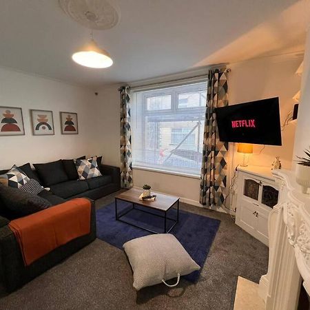 Bridge Place - Spacious Home With Plenty Of Beds! Merthyr Tydfil Exterior foto