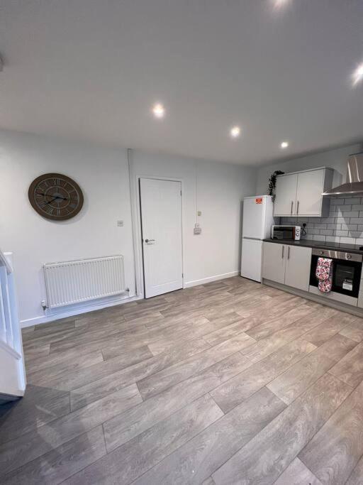 Bridge Place - Spacious Home With Plenty Of Beds! Merthyr Tydfil Exterior foto
