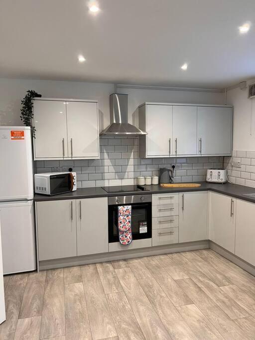 Bridge Place - Spacious Home With Plenty Of Beds! Merthyr Tydfil Exterior foto