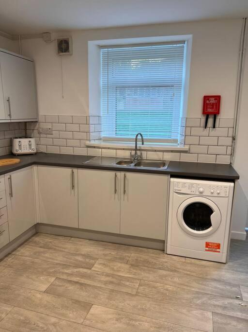 Bridge Place - Spacious Home With Plenty Of Beds! Merthyr Tydfil Exterior foto